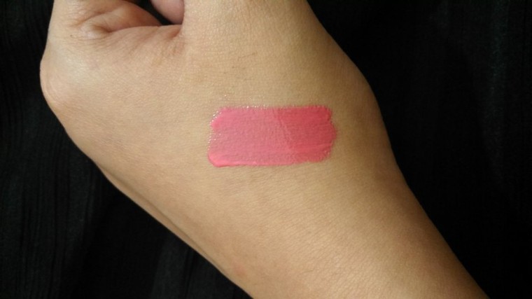 essence-cosmetic-peach-party-liquid-lipstick_swatch